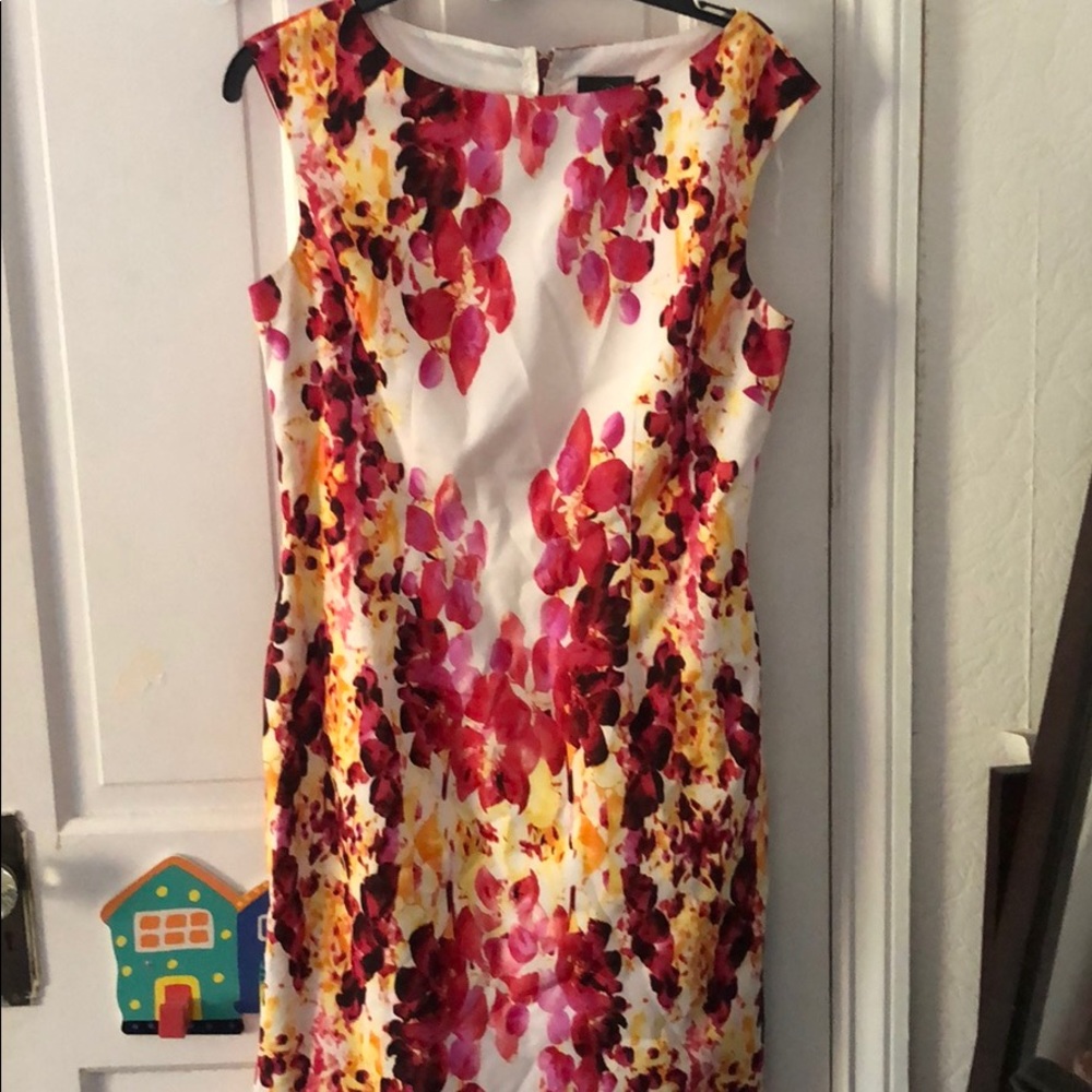 Spring dress flowers pattern